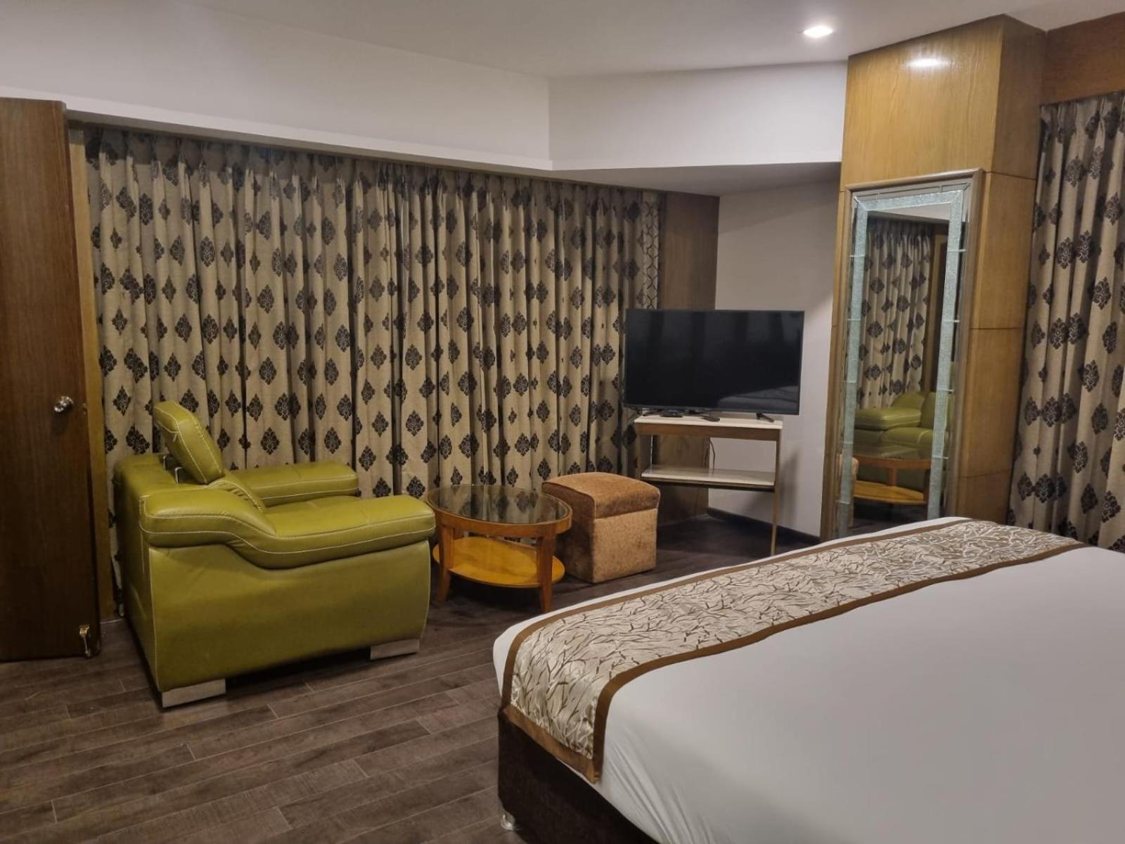 Hotel Benzz Park Chennai Ngoại thất bức ảnh