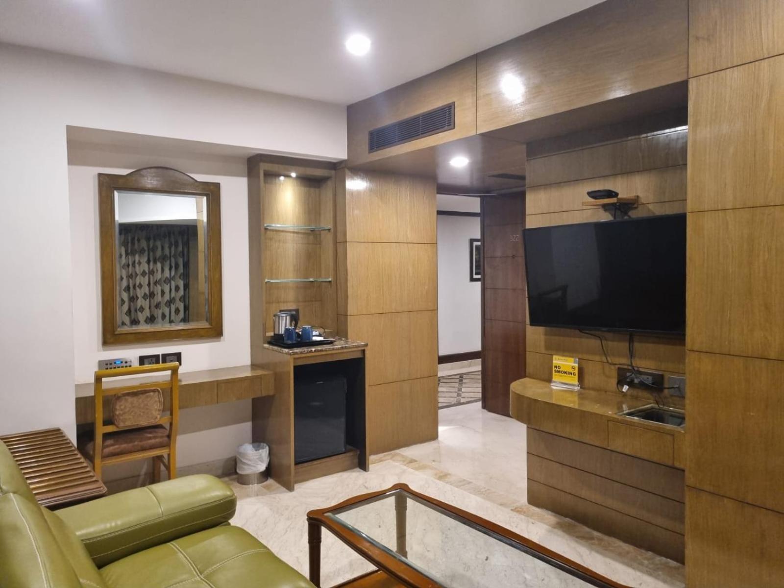 Hotel Benzz Park Chennai Ngoại thất bức ảnh