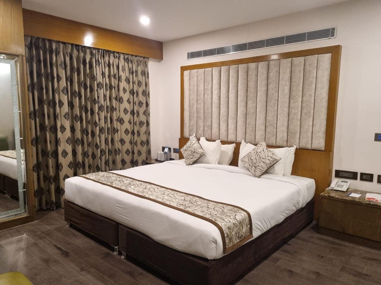 Hotel Benzz Park Chennai Ngoại thất bức ảnh