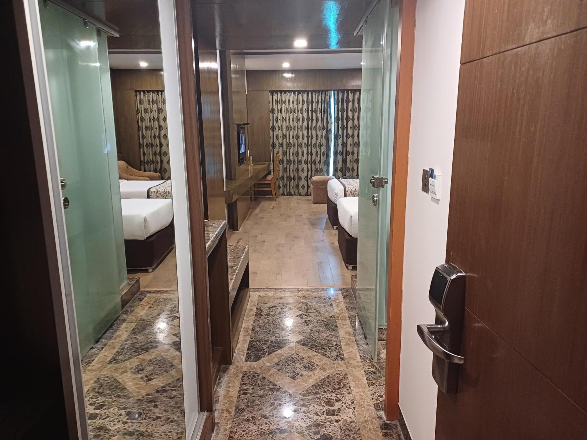 Hotel Benzz Park Chennai Ngoại thất bức ảnh