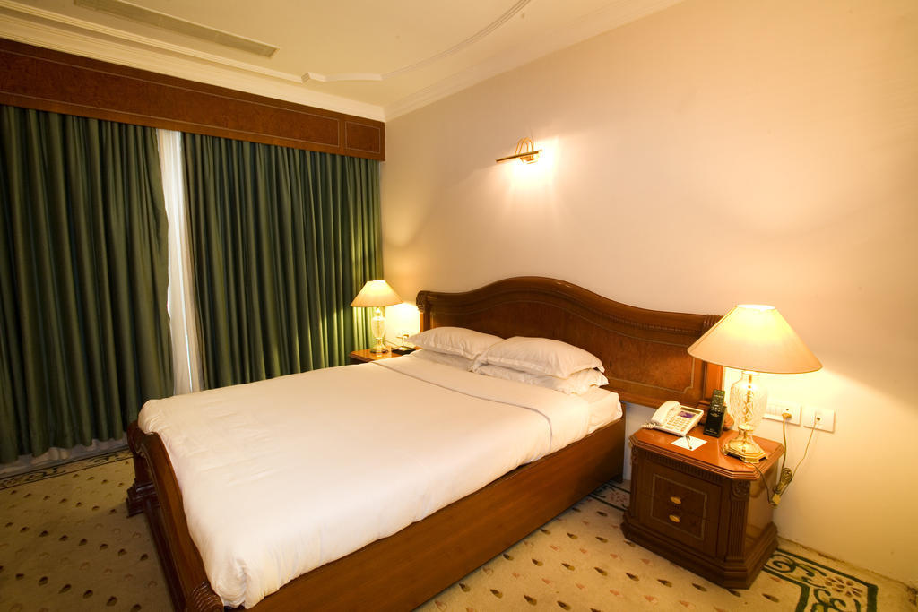 Hotel Benzz Park Chennai Phòng bức ảnh