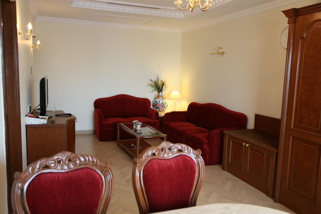 Hotel Benzz Park Chennai Ngoại thất bức ảnh